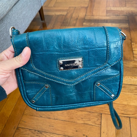 Elegant Teal Crossbody Bag - Picture 9 of 9
